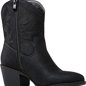 Women's Black Cowboy Boots - size 11